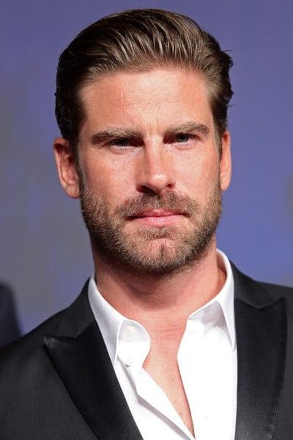 Kevin Janssens as Noah Wolfson