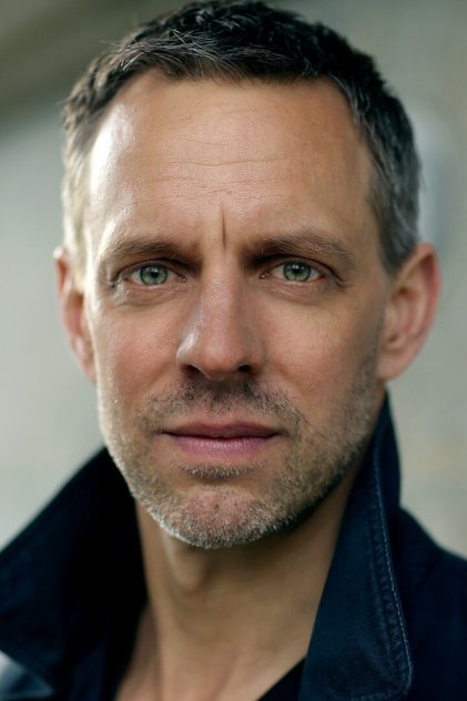 Trevor White como Tad (voice)
