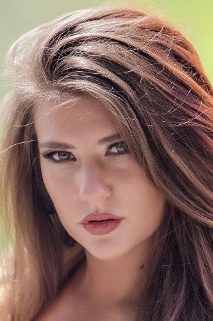 Candice Fawcett dans le rôle de Carrie