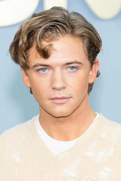 Igby Rigney dans le rôle de Warren Flynn