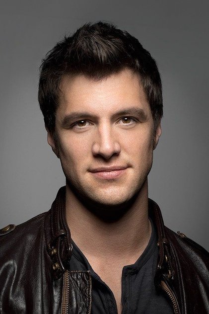 Shane McRae como Lance