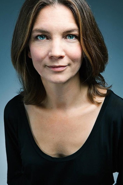 Angela Kovács como Erika Svalin
