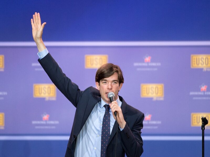 John Mulaney, diễn viên hài biến năm tồi tệ nhất thành màn trình diễn xuất sắc nhất