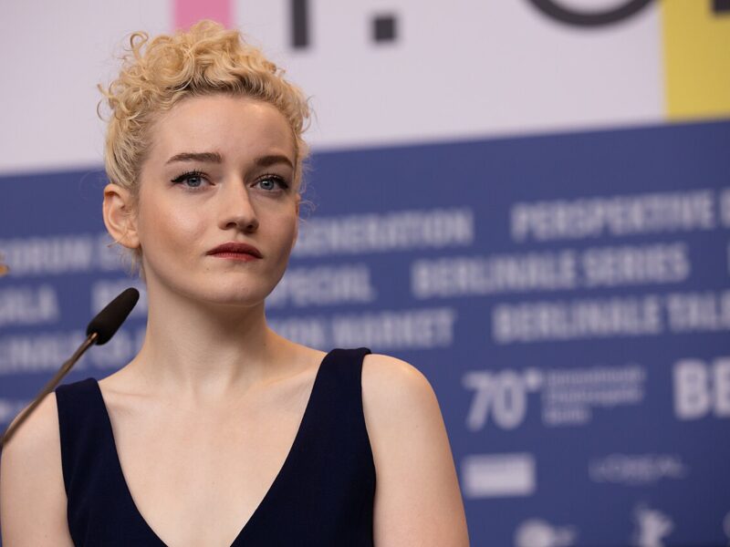 Julia Garner, nữ diễn viên ba Emmy không thể giữ lại trong một khuôn mẫu