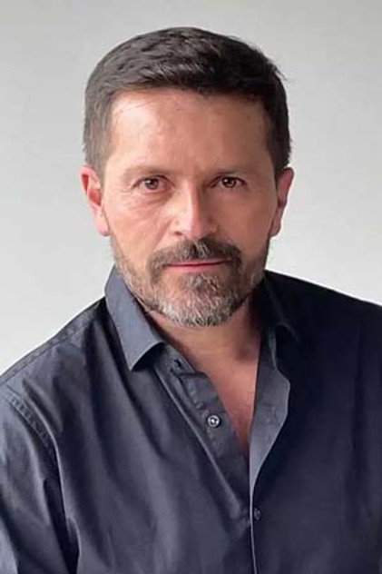 Julio Cesar Herrera como Fredy