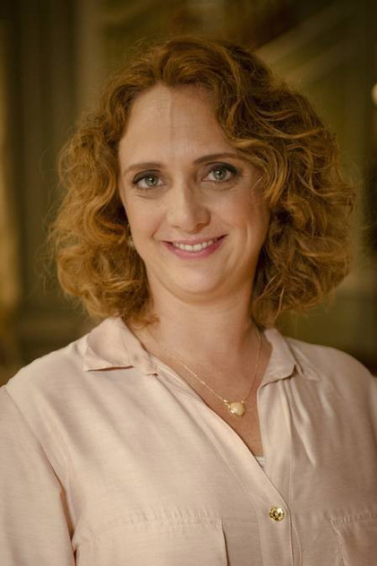 Letícia Isnard as Alice