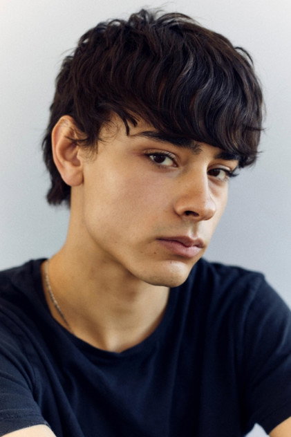 Jacob Whiteduck-Lavoie como Ellis