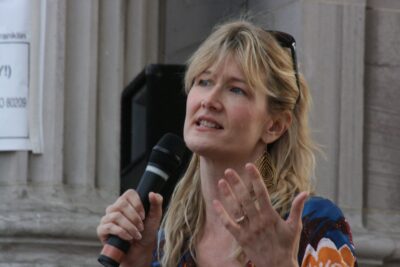 Veneza coroa Clooney com o Leão de Ouro de carreira e confia a Laura Dern a sua entrega