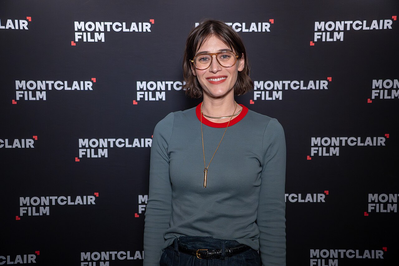 Lizzy Caplan