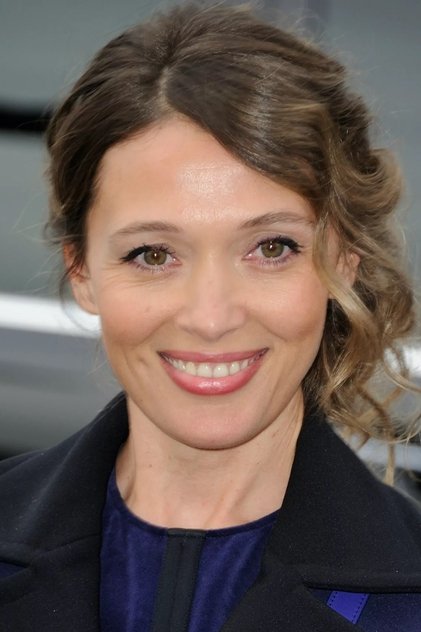 Anne Marivin como Élise Formain