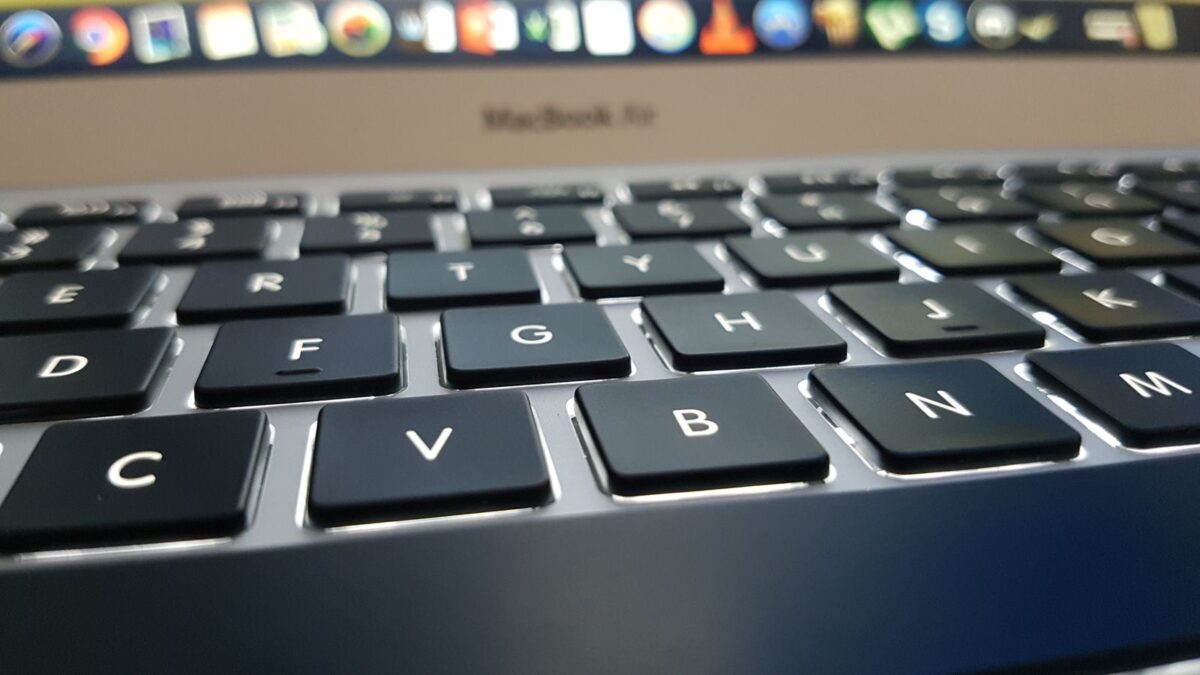 El MacBook Air de Apple cuesta 300 dólares más y llega en septiembre — la IA se comió la RAM