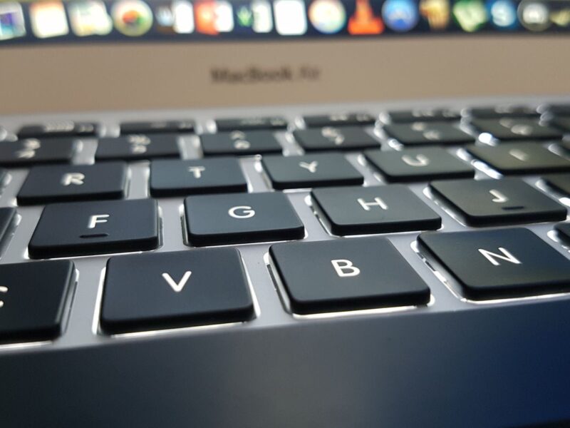Il MacBook Air di Apple costa 300 dollari in più e arriverà a settembre — l’IA ha divorato la RAM