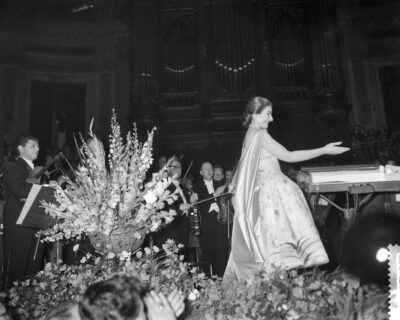 Maria Callas acknowledging the applause at the Concertgebouw in Amsterdam, 11 July 1959
