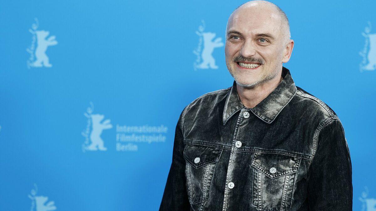 El director de «Rose» firma con Cinetic para abrir camino en Estados Unidos tras su triunfo en Berlín