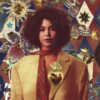 Official video thumbnail for 'Dona do Mar' by Mari Froes, from the album Esquina do Sol