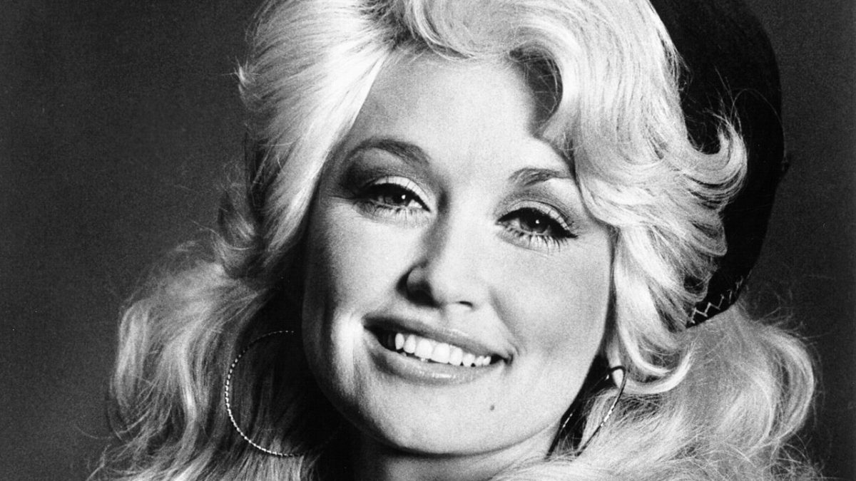 Miley Cyrus llora a su madrina Dolly Parton: ‘Tengo un ángel a mi lado’