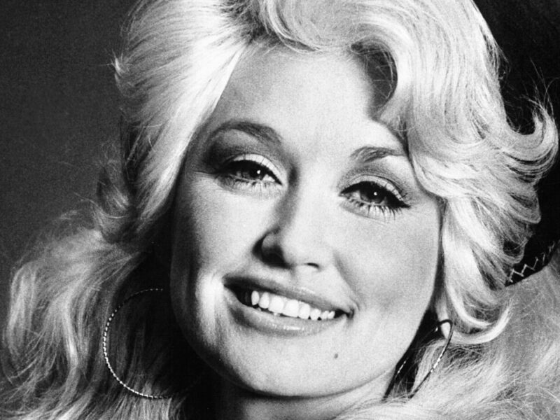 Miley Cyrus se despede da madrinha Dolly Parton: ‘Tenho um anjo ao meu lado’