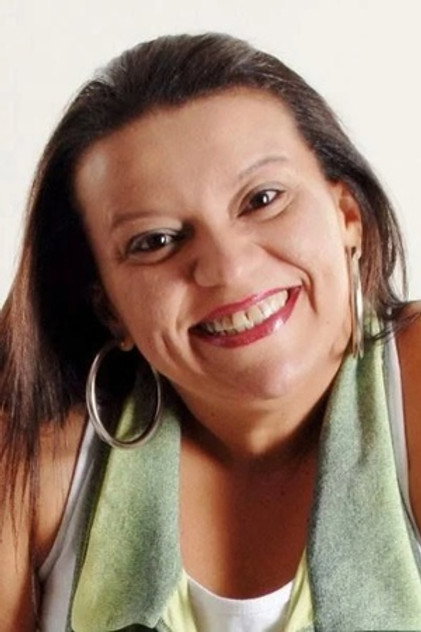 Valéria Vitoriano as Dona Francisca