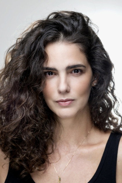 María Luisa Flores în rolul Yesenia Páez