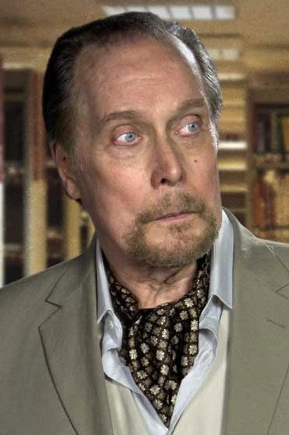 Jack Taylor como Victor Fargas