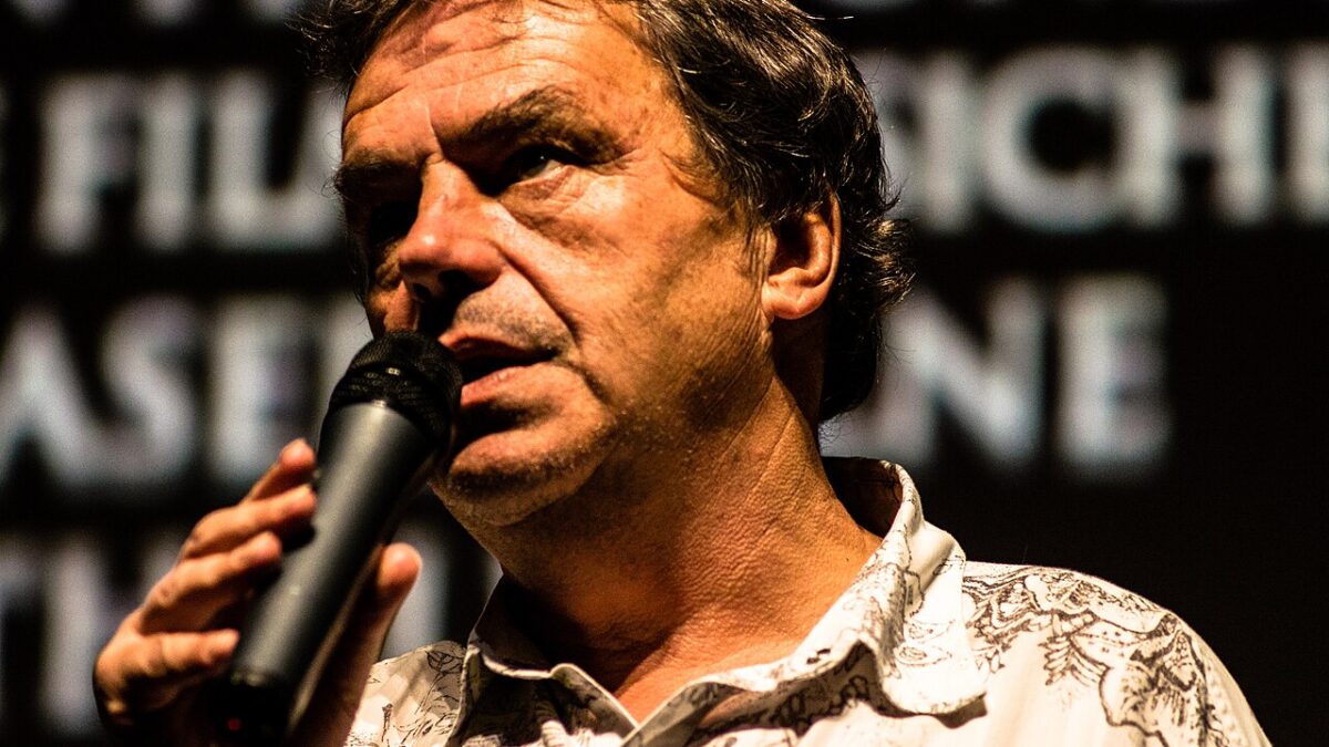 Neil Jordan, el cineasta que ganó el Óscar describiendo lo que Irlanda aún no sabía decir en voz alta