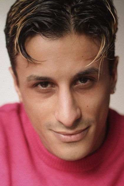 Farid Bechara como Reno