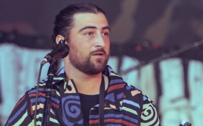 Noah Kahan leva a intimidade dos fãs à escala dos estádios com ‘The Last of the Bugs World Tour’