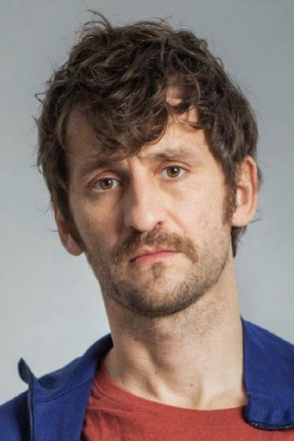 Raúl Arévalo as César