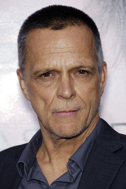 James Russo como Bernie