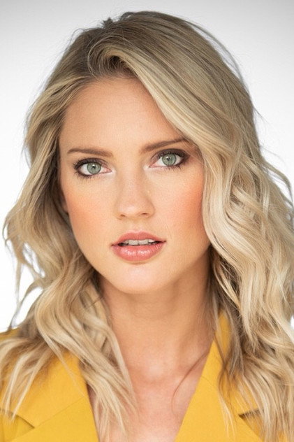 Ciara Hanna como Vanessa