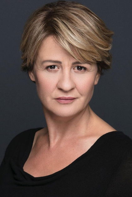 Hülya Gülşen Irmak as Semra