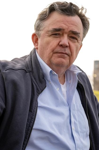 William Hill como Leonard