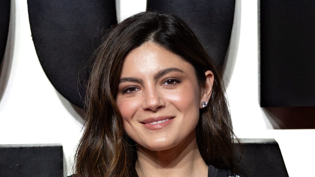 One Night Only: Monica Barbaro y Callum Turner arden más que su comedia sin sexo