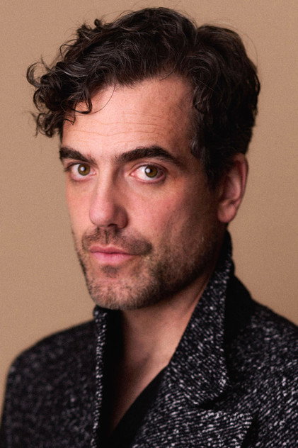 Daniel Ings como Freddy Horniman