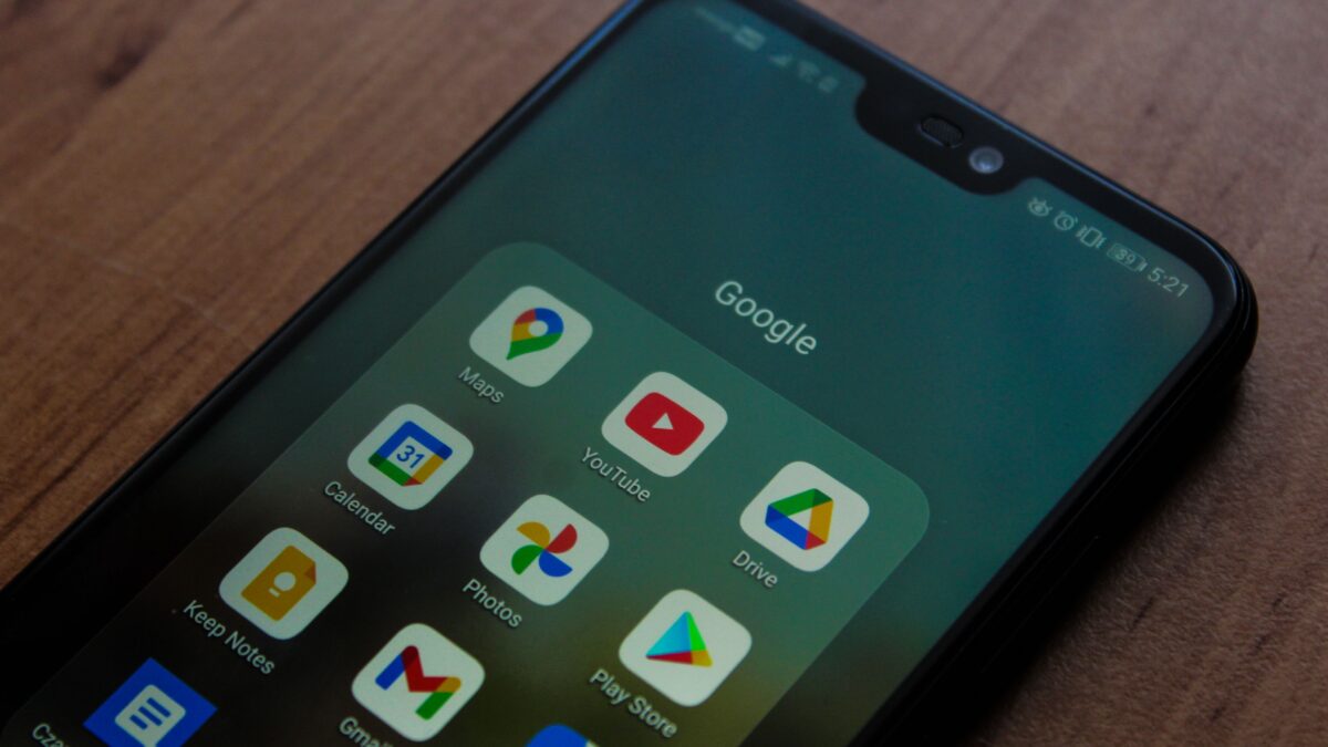 Google gives Android developers until February to use less RAM — AI took the rest