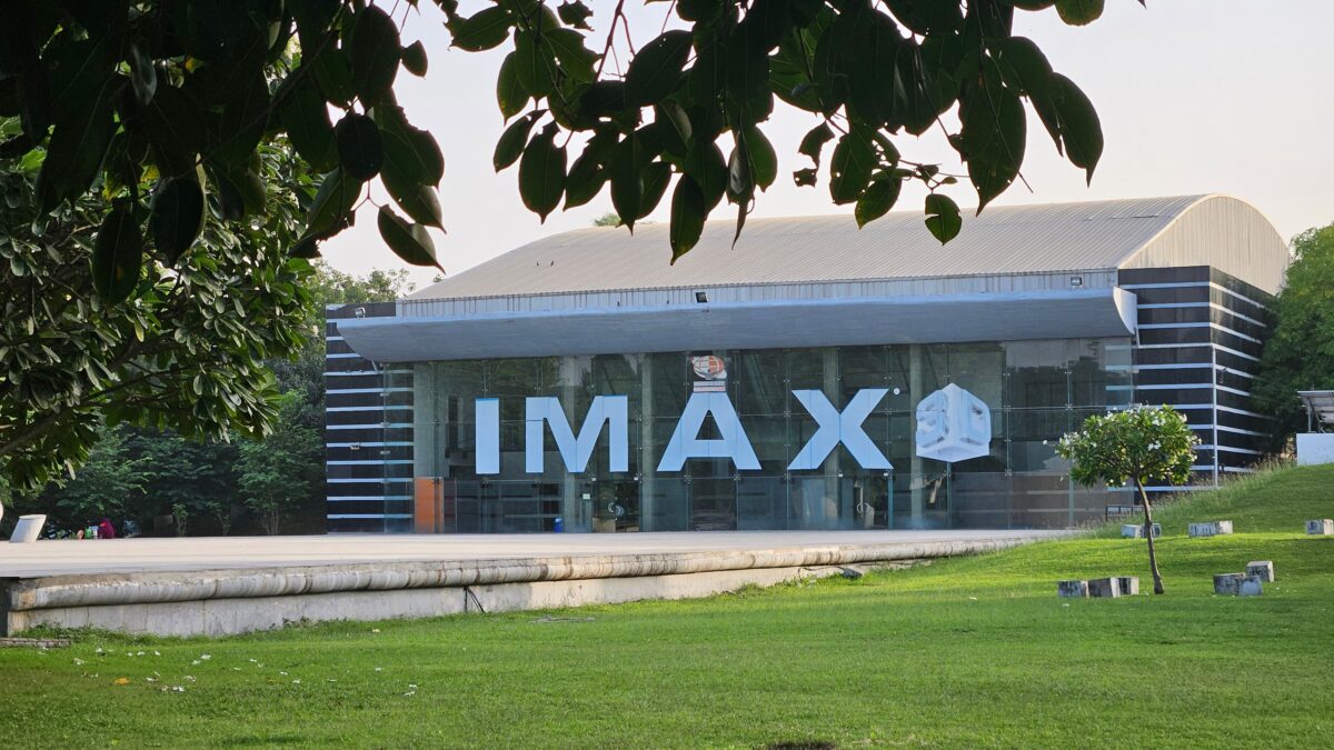 Șanțul IMAX: de ce ultimul avantaj real al cinemaului stă pe 30 de proiectoare de peliculă