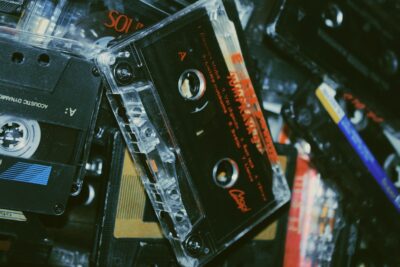 Shoegaze tưởng chỉ là một chú thích. Bedroom pop biến nó thành một thể loại nhạc