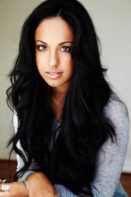 Yasmin Kassim como Allison