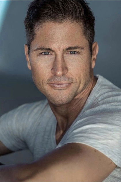 Jason Faunt como Connor