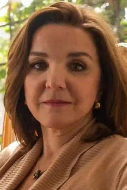Luces Velásquez como Bertha Muñoz de González