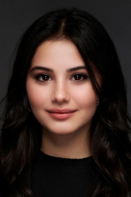Helin Kandemir as Hande