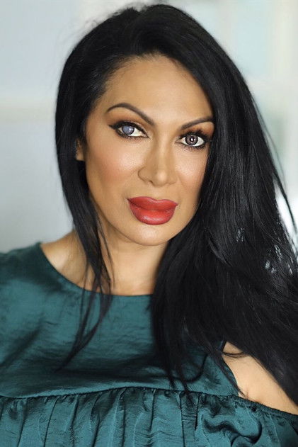 Jeanine Nerissa Sothcott as Julia