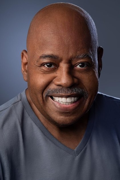 Reginald VelJohnson como Josiah