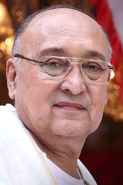 Victor Banerjee como Mr. Singh