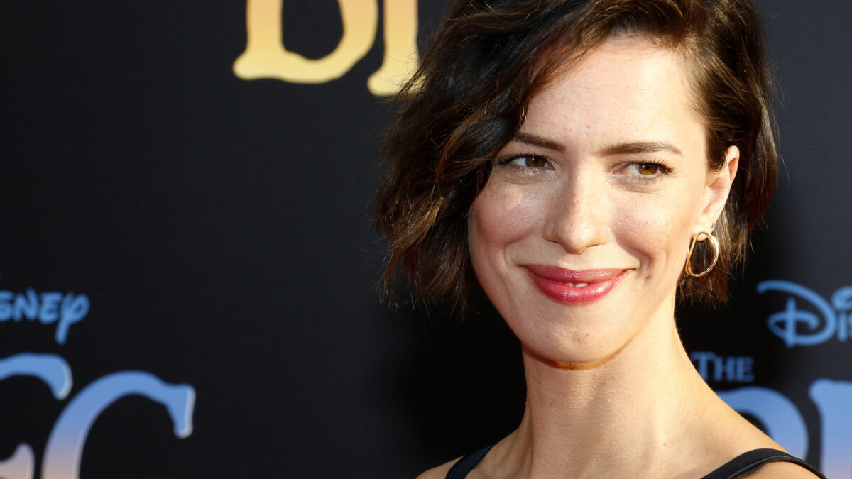 Rebecca Hall, l&rsquo;actrice que Passing a renvoyée à sa propre histoire familiale