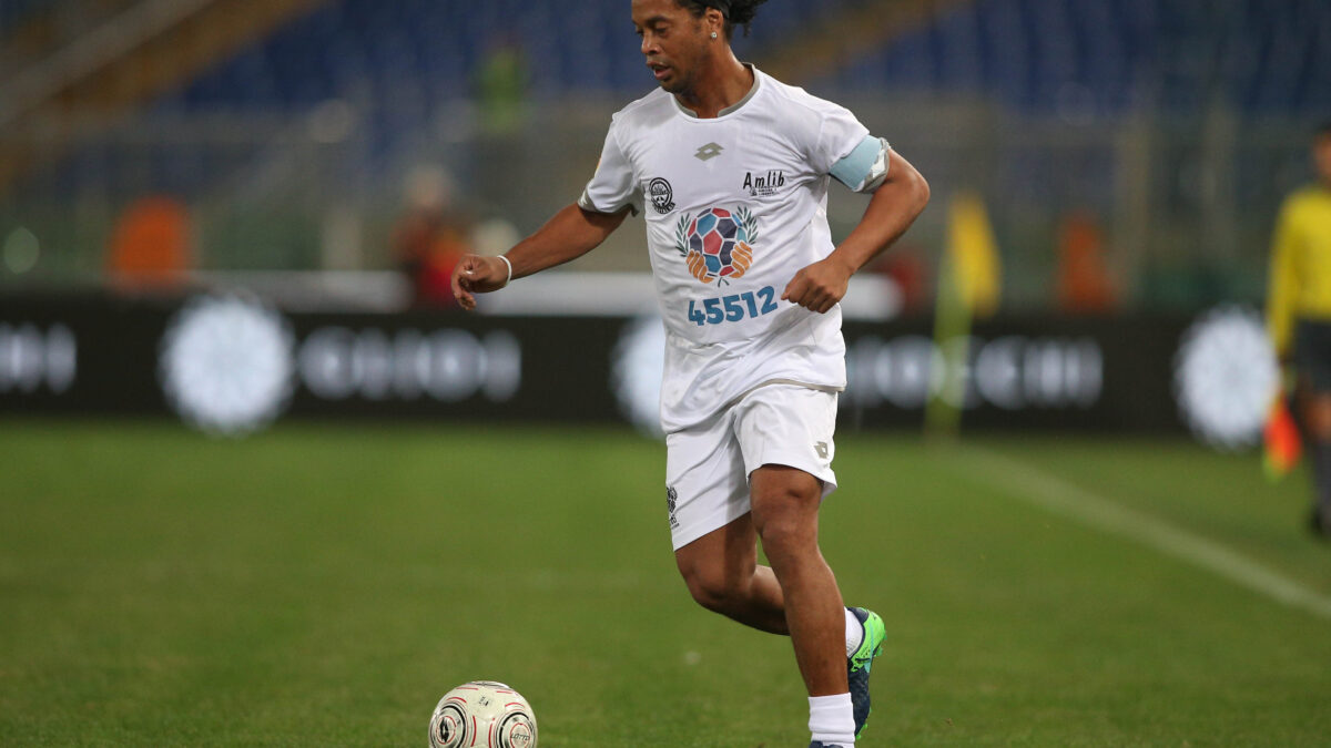 Ronaldinho acerta com o Ravenna aos 46: o verdadeiro negócio é a R10, não um retorno