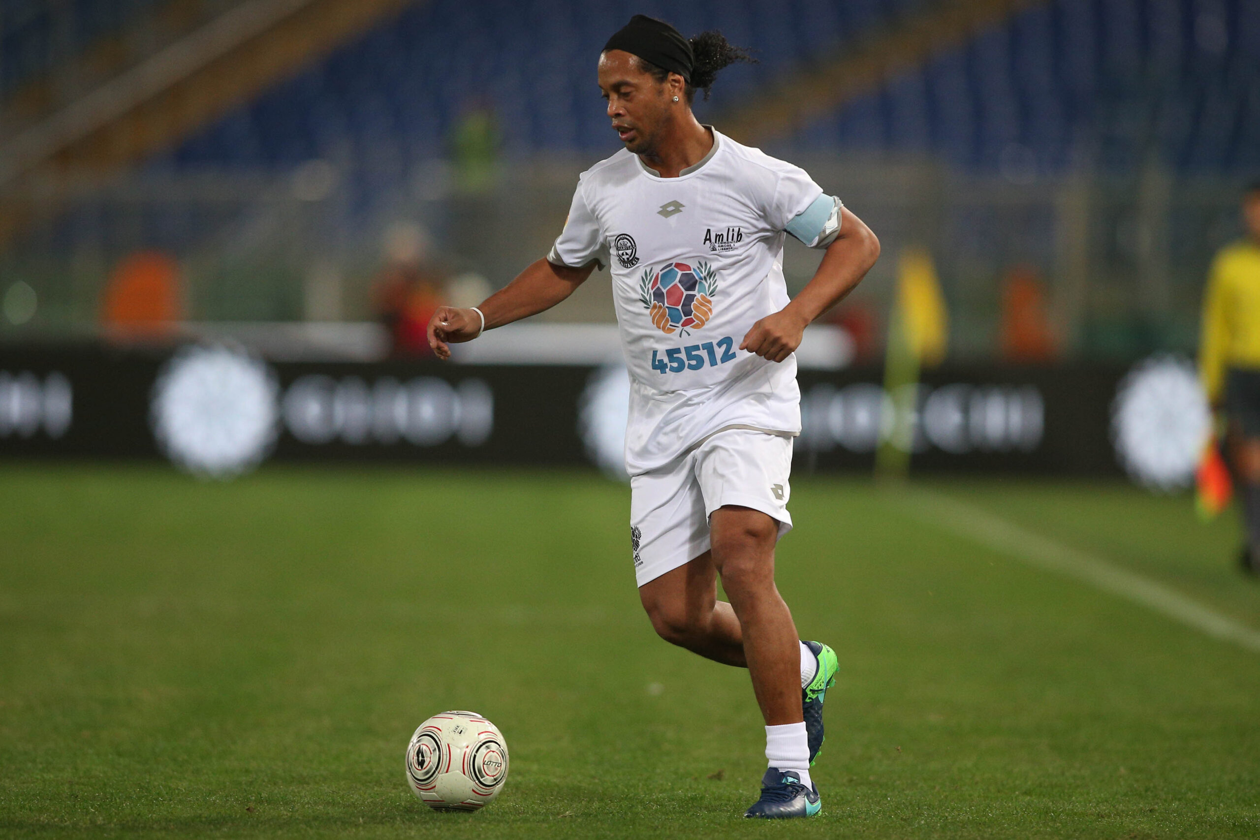 Ronaldinho ficha por el Ravenna a los 46: el verdadero fichaje se llama R10, no un regreso