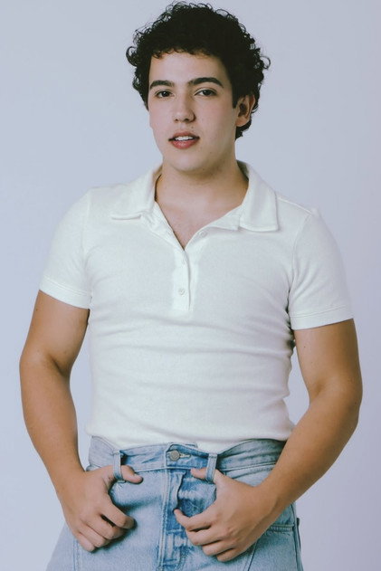 Miguel Lallo como Felipe