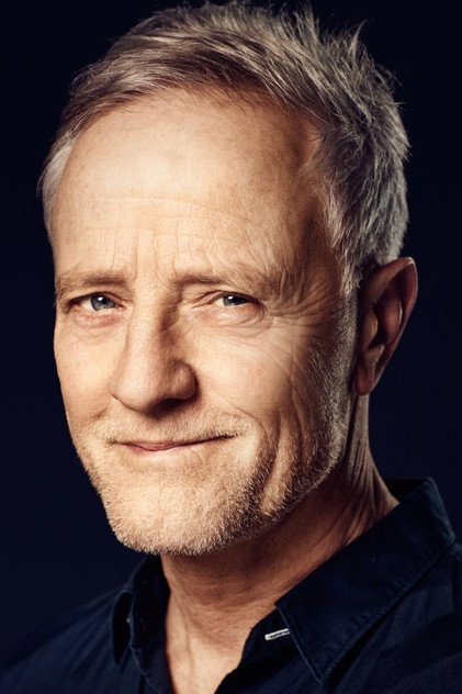 Lars Simonsen como Aksel Söderberg