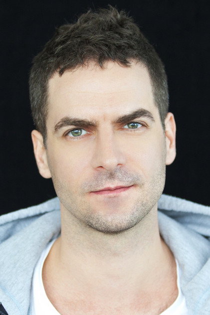 Tomas Chovanec como Todd